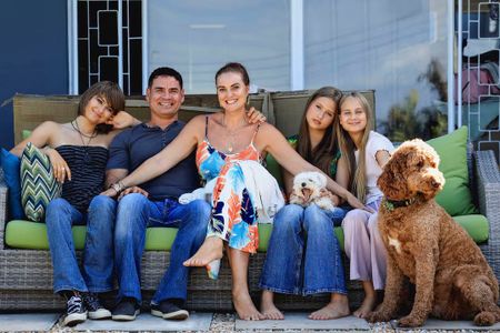 Thousands of expats returning to SA, challenging claims of white persecution