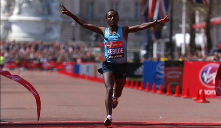 Big crowds, black ribbons for Boston at London Marathon