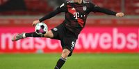 Robert Lewandowski of FC Bayern Munich during the Bundesliga match between VfB Stuttgart and FC Bayern Munich at Mercedes-Benz Arena on 28 November 2020 in Stuttgart, Germany. (Photo: Matthias Hangst / Getty Images)