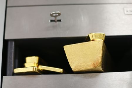 Gold Drops as Jobs Data Dash Fed Cut Hopes, China Pauses Buying