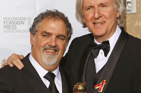 Avatar soars to Golden Globe triumphs