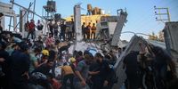 Residents search for victims in buildings destroyed during Israeli air raids in in Khan Yunis, Gaza, on 21 October 2023. (Photo: Ahmad Hasaballah / Getty Images)