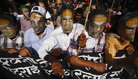 Feuding politicians take Nepal to brink of ruin