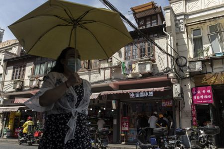 Record heat in China strains power grid, stirs health fears