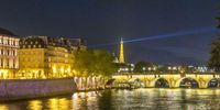 Le pont Neuf. The oldest Bridge spanning the river seine in Paris. Photographer: Derrick Coetzer