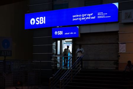 India’s biggest lender deploys 2,000 bankers to woo the wealthy