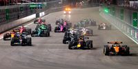Lando Norris of Great Britain leads Max Verstappen of the Netherlands and the rest of the field at the start of the F1 Grand Prix of Las Vegas at Las Vegas Strip Circuit. (Photo: Mark Thompson / Getty Images)