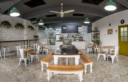 Restaurant industry ‘walking a tightrope over a deep ravine’