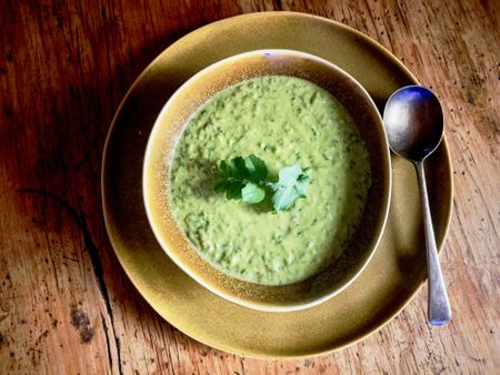 Lettuce, pea and courgette soup — hot or cold
