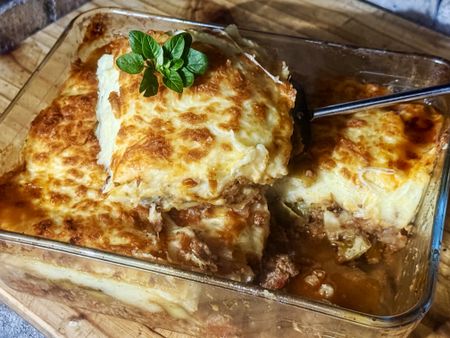 Beef mince and braised leek bake with parsnip mash topping