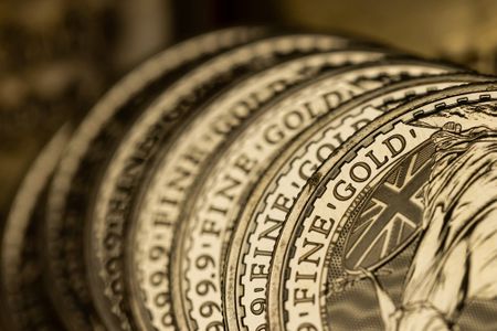 Gold Hovers Near Fresh Record on Mideast, Election Uncertainty