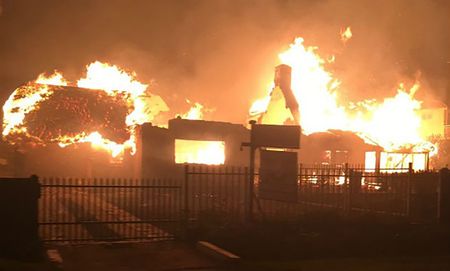 Live blog: Thousands evacuated as #KnysnaFires rage on