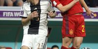 epa10333333 Dani Olmo (R) of Spain in action against Thomas Mueller of Germany during the FIFA World Cup 2022 group E soccer match between Spain and Germany at Al Bayt Stadium in Al Khor, Qatar, 27 November 2022.  EPA-EFE/Ronald Wittek