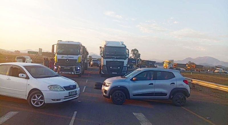 Middelburg residents blockade national roads over long-running water crisis
