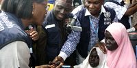 Dr Matshidiso Moeti (L), (WHO) World Health Organization Regional Director for Africa marks a child’s finger during a polio vaccination campaign in Nigeria, 2019. (Photo: © WHO)