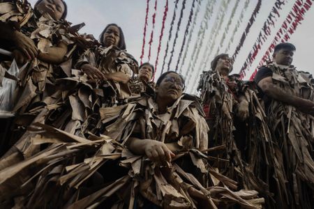 Catholics cover themselves in mud for 'Mud People Festival', and more from around the world