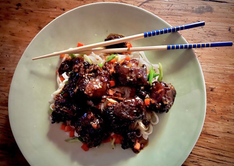 Lacquered beef short rib with noodles, spring onion and red peppers