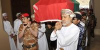 General al-Naamani (left) is one of the most powerful men in Oman, carries the coffin of Sultan Qaboos with his heir Haitham (Photo: ONA)