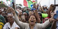 Springbok supporters cheer the team during the trophy tour in Cape Town. (Photo: EPA-EFE / Nic Bothma)