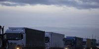 Trucks queue outside the Manston Airport Inland Border facility near Ramsgate, UK, on Thursday, 28 January 2021. (Photo: Jason Alden / Bloomberg)