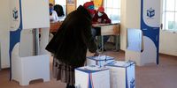 A voter casting his vote at Hoita senir secondary school in Sterkspruit on 01 November 2021,People are voting in the local government elections.Photo:Felix Dlangamandla/Daily Maverick