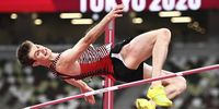 epa09385411 Django Lovett of Canada competes in the Men's High Jump Final during the Athletics events of the Tokyo 2020 Olympic Games at the Olympic Stadium in Tokyo, Japan, 01 August 2021.  EPA-EFE/CHRISTIAN BRUNA