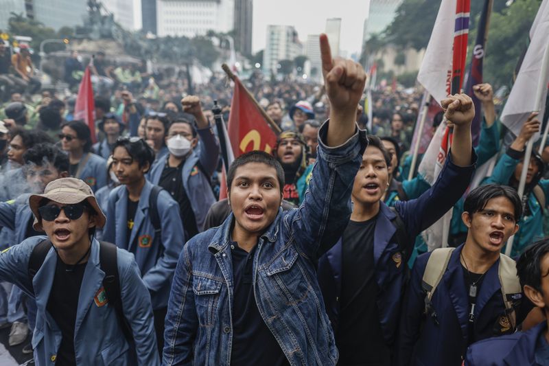 Students lead 'Dark Indonesia' protests against budget cuts
