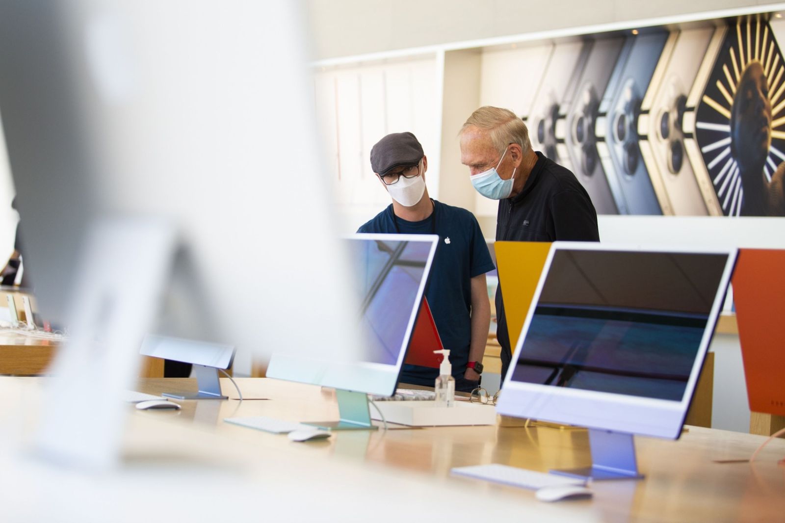 Apple’s U.S. Stores, Offices to Start Dropping Mask Requirement