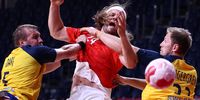 epa09385772 Denmarks's Mikkel Hansen (C) in action with Sweden's Max Darj (L) and Oskar Sunefedt (R) during the Men's Preliminary Round Group B match between Denmark and Sweden at the Tokyo 2020 Olympic Games at the Yoyogi National Gymnasium arena in Tokyo, Japan, 01 August 2021.  EPA-EFE/WU HONG