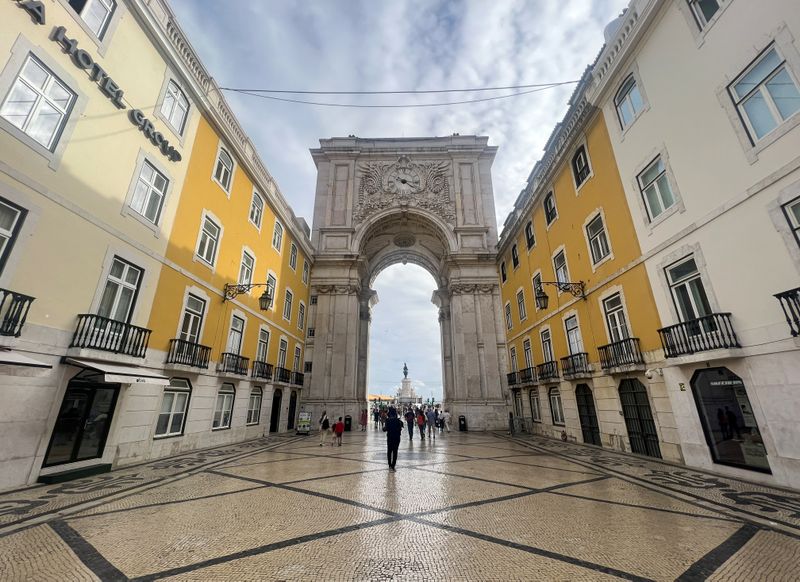 Pastéis de nata, tremors and saudade at the Gateway to History