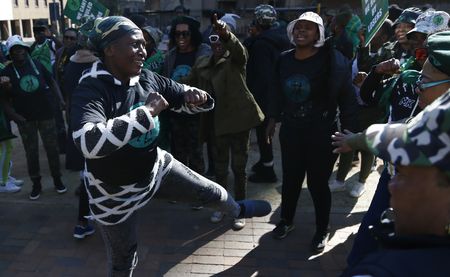 Zuma disciplinary — Handful of MK supporters ignore memo about virtual hearing, descend on Luthuli House