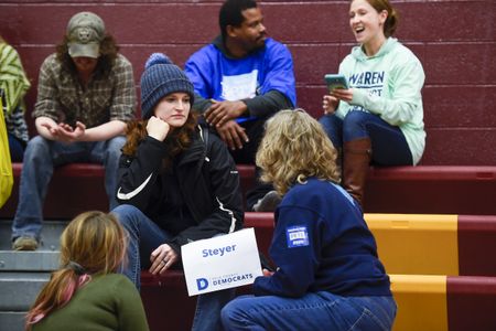 Democrats' bid to challenge Trump off to a messy start in Iowa