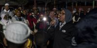PAGAD’s Cassiem Parker addresses Hanover Park residents on 25 May following a community outcry. "Make yourself strong to stand against the gangsters.” he said.<br>Photo: Shiraaz Mohamed.