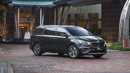 Kia Grand Sedona 2.2 CRDI SXL: The king of cruise