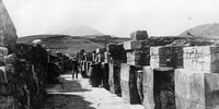 circa 1900:  The ruins of the palace of Minos at Cnossus or Knossos. English archaeologist Sir Arthur John Evans excavated the ancient city and discovered the remains of a civilisation there.  He later rebuilt large parts of the Minoan palace.  (Photo by Hulton Archive/Getty Images)
