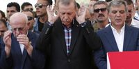 epa05429130 (L-R) Turkish parliamentary speaker Ismail Kahraman, Turkish President Recep Tayyip Erdogan and former president Abdullah Gul pray near by coffins of victims who were killed in a coup attempt on 16 July, during the funeral at Fatih Mosque, in Istanbul, Turkey, 17 July 2016. Turkish Prime Minister Yildirim reportedly said that the Turkish military was involved in an attempted coup d'etat. Turkish President Recep Tayyip Erdogan has denounced the coup attempt as an 'act of treason' and insisted his government remains in charge. Some 104 coup plotters were killed, 90 people - 41 of them police and 47 are civilians - 'fell martrys', after an attempt to bring down the Turkish government, the acting army chief General Umit Dundar said in a televised appearance.  EPA/SEDAT SUNA