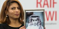 Ensaf Haidar, wife of jailed Saudi blogger Raif Badawi, holds a picture of her husband. (Photo: EPA / Patrick Seeger)