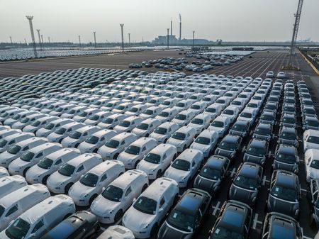 China vows to hit economic goals, stops short of large stimulus