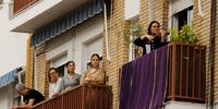 A woman plays a violin on a balcony on April 09, 2020 in Seville, Spain. Due to the COVID-19 outbreak in Spain, traditional Easter celebrations will not be able to take place as planned. (Photo by Marcelo del Pozo/Getty Images)