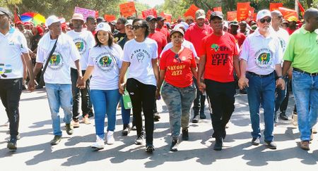 Bus pelted with stones, Malema leads march to Union Buildings, with scores arrested in parts of SA