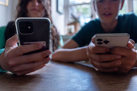 We can’t quit smartphones, but we can manage digital junk food better