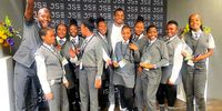 Mpumelelo Secondary School teacher Sizwe Mtsweni with his students — including Mbali Nkosi, Hope Sithole, Thando Mashiane, Andile Mkaliphi, Ntombifuthi Mtsweni, Nqobile Jiane, Sonke Tlou and Gugulami Skosana — alongside presenter and MC Mpho Pops at the 2025 JSE Investment Challenge Awards. (Photo: Sizwe Mtsweni)