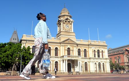 Nelson Mandela Bay council to hear motion for immediate suspension of officials implicated in unlawful streetlight contracts