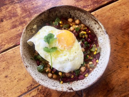 Lekker Brekker Monday: Spicy beans and chickpeas bowl
