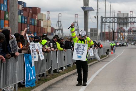 White House and Trump echo dockworkers in blaming shipping lines