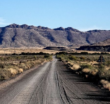 Karoo travelling season — wool boom biz, Kalahari car drops and Sandstone steam