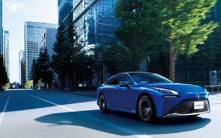 Into the future – first drive in Toyota’s hydrogen-powered Mirai