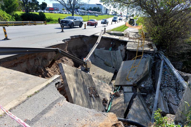 ‘Premature and irresponsible’ — No date set to fix collapsing Nelson Mandela Bay roads