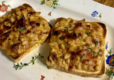 Lekker Brekker: Cheesy bacon and baked beans toasties