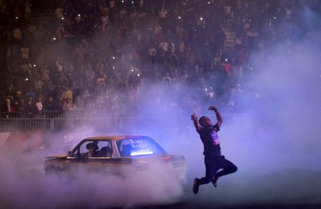 Burnout kings compete through smokescreen of shredded tyres to crown SA spinning champion